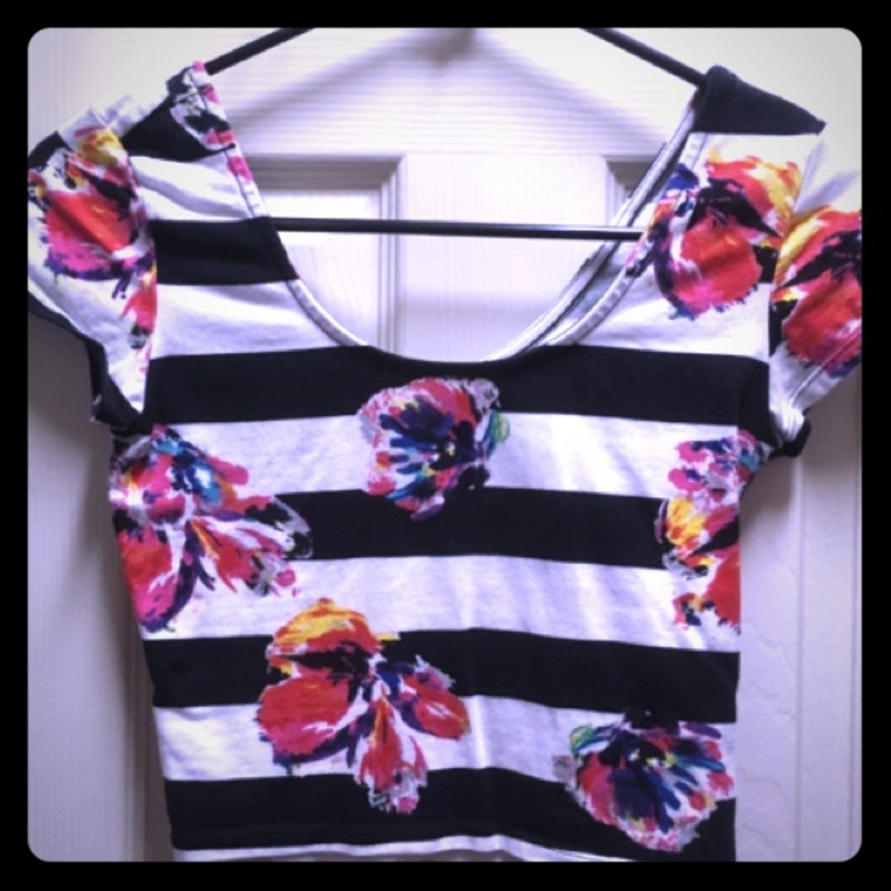 Super cute crop top!